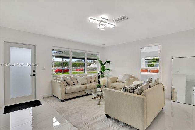 1220 NE 8th St, Pompano Beach, FL 33060