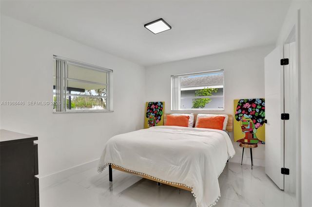 1220 NE 8th St, Pompano Beach, FL 33060