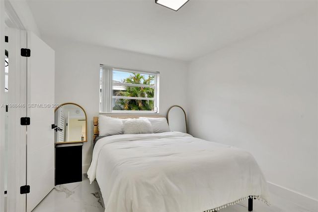 1220 NE 8th St, Pompano Beach, FL 33060