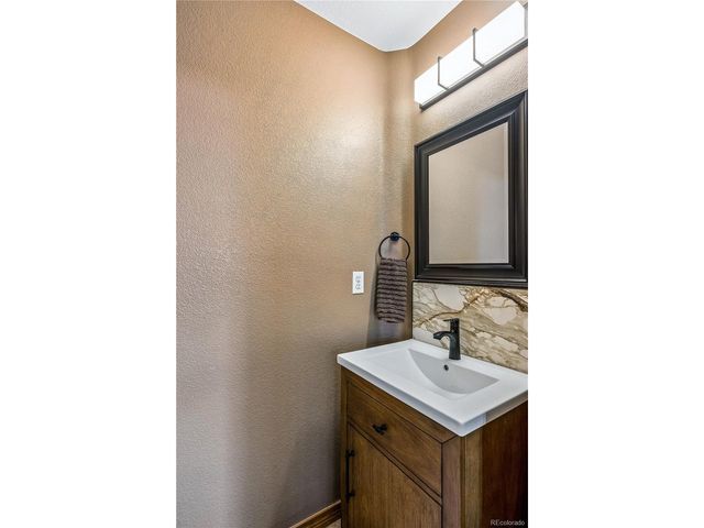 18772 E Powers Dr, Aurora, CO 80015