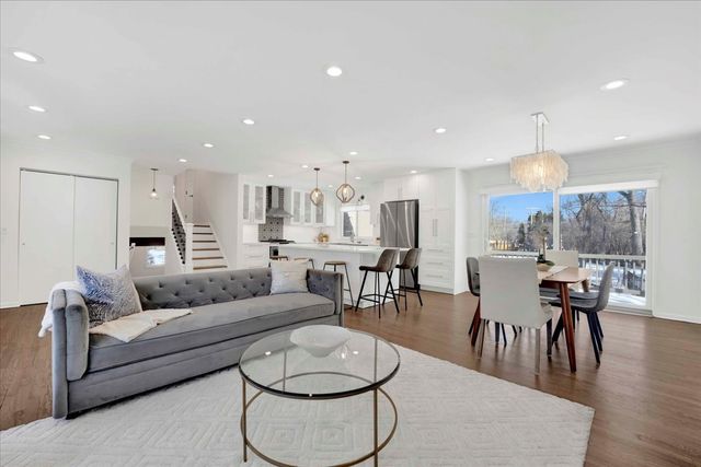 1632 Village Green Court, Deerfield, IL 60015