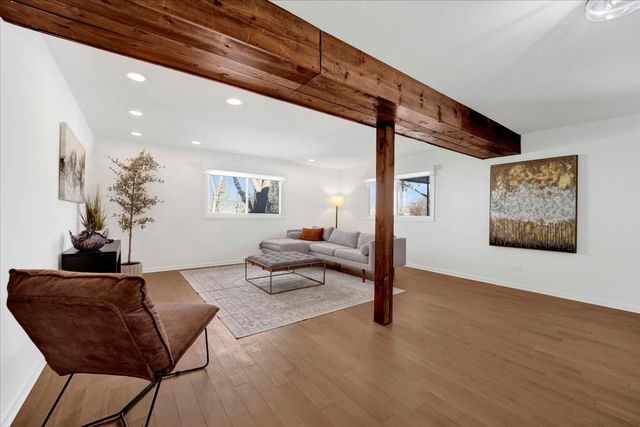 1632 Village Green Court, Deerfield, IL 60015