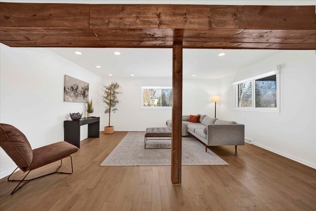 1632 Village Green Court, Deerfield, IL 60015