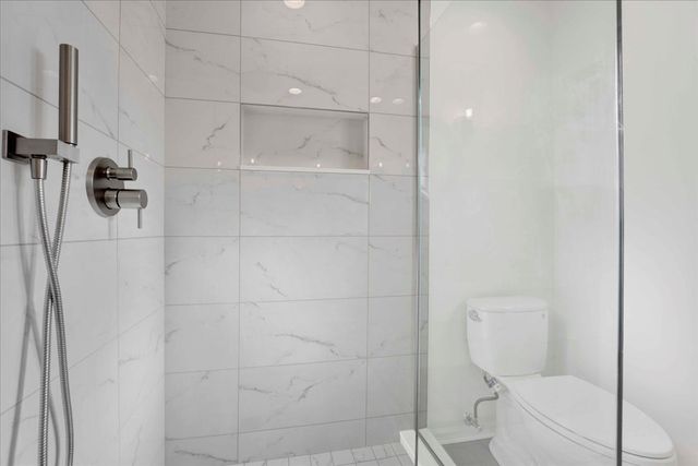 1632 Village Green Court, Deerfield, IL 60015