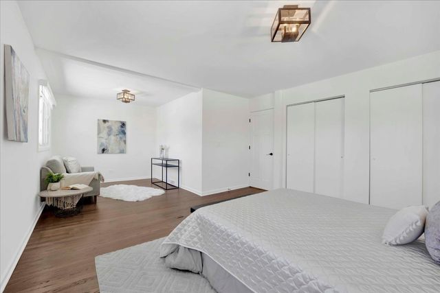 1632 Village Green Court, Deerfield, IL 60015