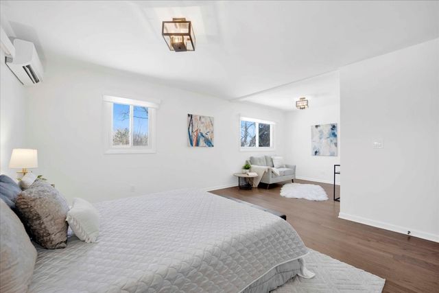 1632 Village Green Court, Deerfield, IL 60015