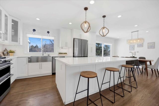 1632 Village Green Court, Deerfield, IL 60015