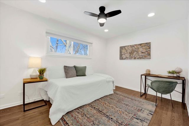 1632 Village Green Court, Deerfield, IL 60015