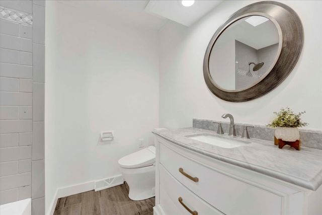 1632 Village Green Court, Deerfield, IL 60015