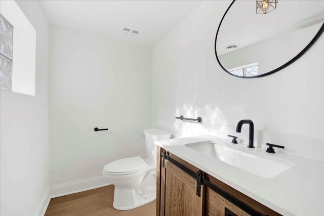 1632 Village Green Court, Deerfield, IL 60015