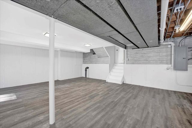 1632 Village Green Court, Deerfield, IL 60015