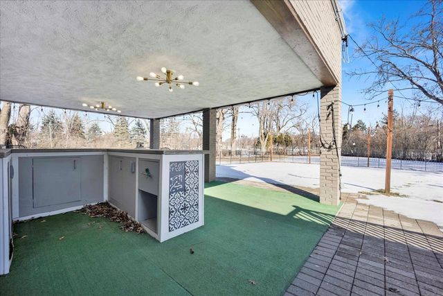 1632 Village Green Court, Deerfield, IL 60015