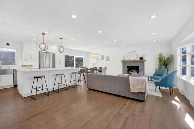 1632 Village Green Court, Deerfield, IL 60015