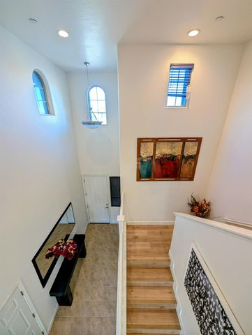 174 Emperor Way, Dinuba, CA 93618