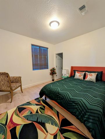 174 Emperor Way, Dinuba, CA 93618