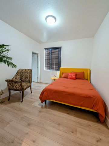 174 Emperor Way, Dinuba, CA 93618