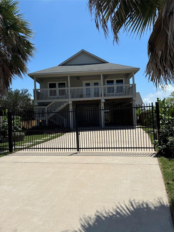 246 Debbie Lane, San Leon, TX 77539