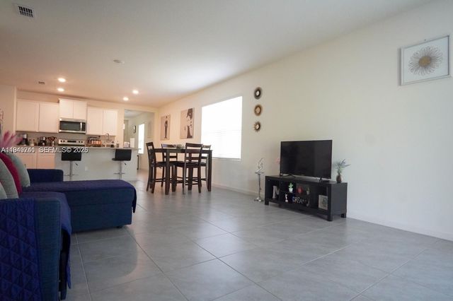 10770 SW Vasari Way, Port St. Lucie, FL 34987