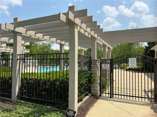 10281 River Run Lane, North Royalton, OH 44133