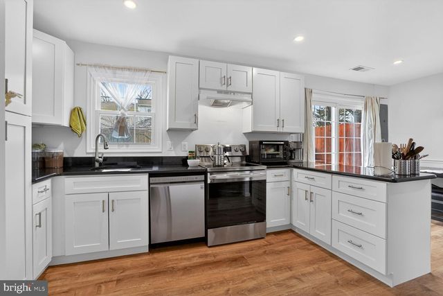 12306 WOODLAWN CT, Woodbridge, VA 22192