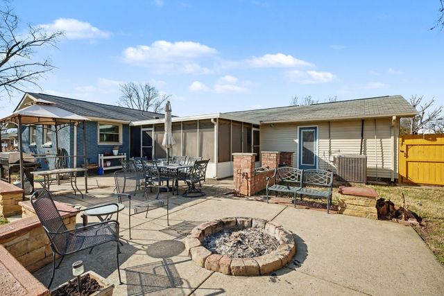 1922 Shelley St, Murfreesboro, TN 37129