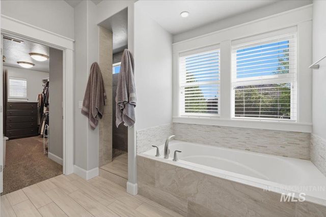 2482 E Taormina, Meridian, ID 83642
