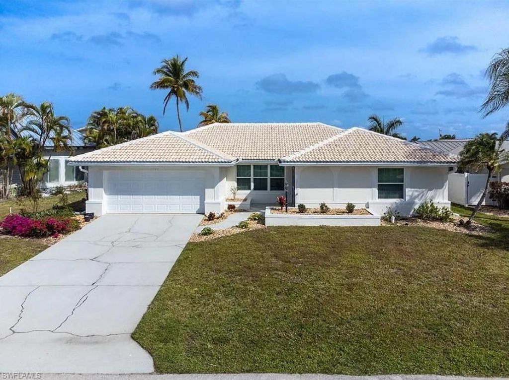 2090 Via Venice, PUNTA GORDA, FL 33950 — exterior