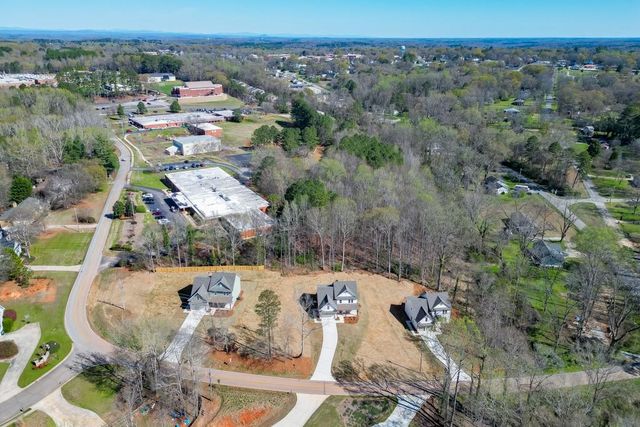 1003 Lakeview, Commerce, GA 30529