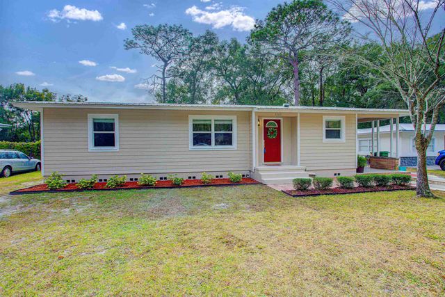 2205 Gillis St, Palatka, FL 32177