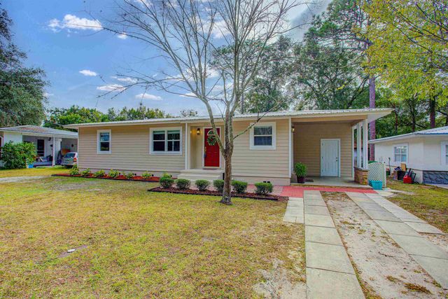 2205 Gillis St, Palatka, FL 32177