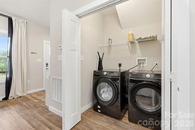 27 Ben Lippen Road, Asheville, NC 28806