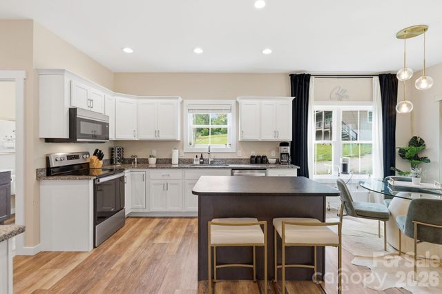 27 Ben Lippen Road, Asheville, NC 28806