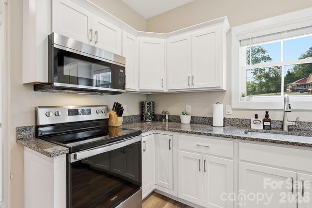 27 Ben Lippen Road, Asheville, NC 28806