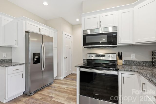 27 Ben Lippen Road, Asheville, NC 28806
