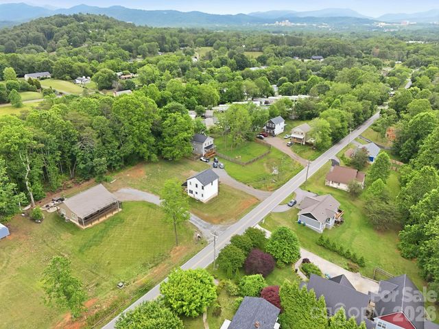 27 Ben Lippen Road, Asheville, NC 28806