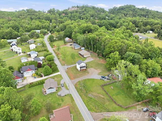 27 Ben Lippen Road, Asheville, NC 28806