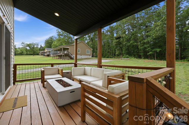 27 Ben Lippen Road, Asheville, NC 28806