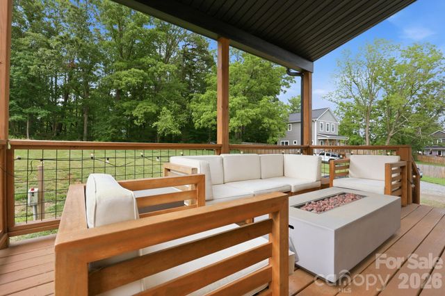 27 Ben Lippen Road, Asheville, NC 28806