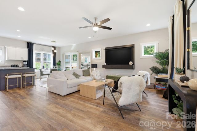 27 Ben Lippen Road, Asheville, NC 28806