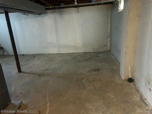 9126 Abington Avenue, Detroit, MI 48228