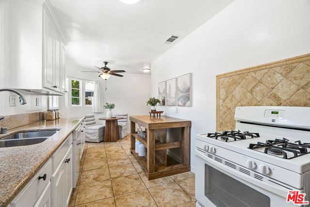 1185 Hauser Boulevard, Los Angeles, CA 90019