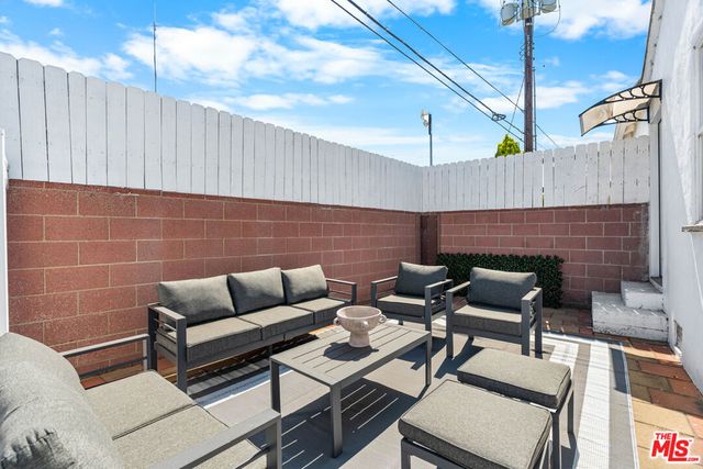 1185 Hauser Boulevard, Los Angeles, CA 90019