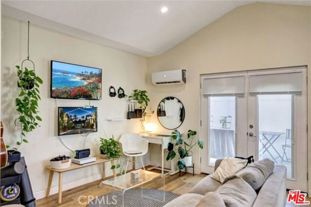 1185 Hauser Boulevard, Los Angeles, CA 90019