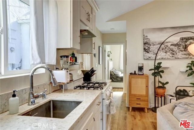 1185 Hauser Boulevard, Los Angeles, CA 90019