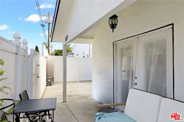 1185 Hauser Boulevard, Los Angeles, CA 90019