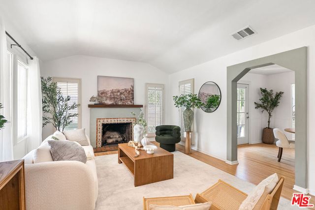 1185 Hauser Boulevard, Los Angeles, CA 90019