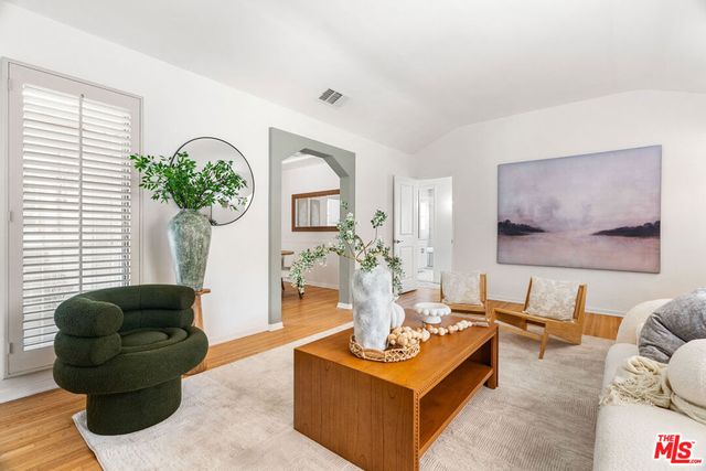 1185 Hauser Boulevard, Los Angeles, CA 90019