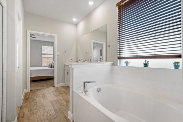 15829 Farringdon Street, Fort Worth, TX 76247