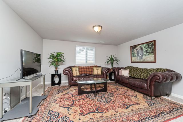 1710 Burr Pond Lane, Vicksburg, MI 49097