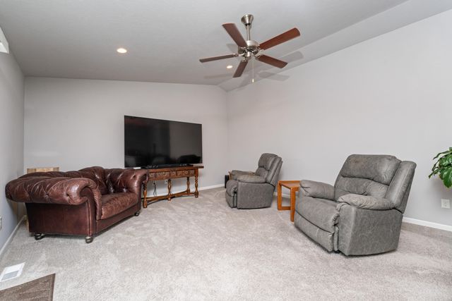 1710 Burr Pond Lane, Vicksburg, MI 49097